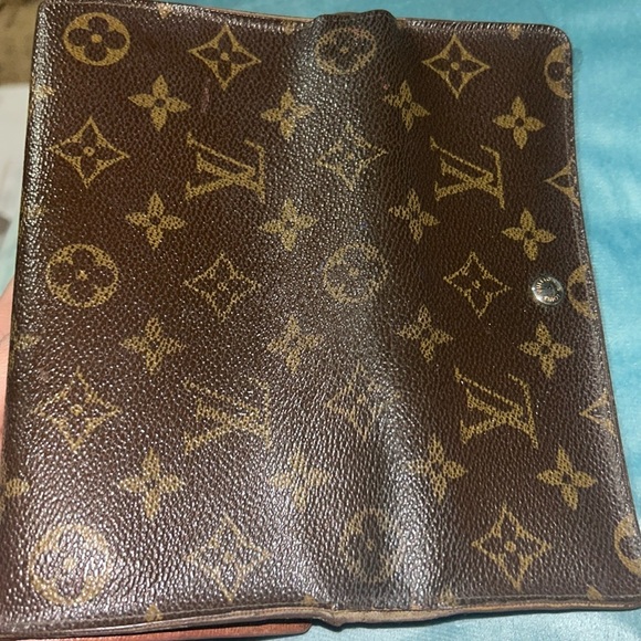 Gorgeous Louis Vuitton monogram Sarah Long Wallet with COA - Picture 10 of 16